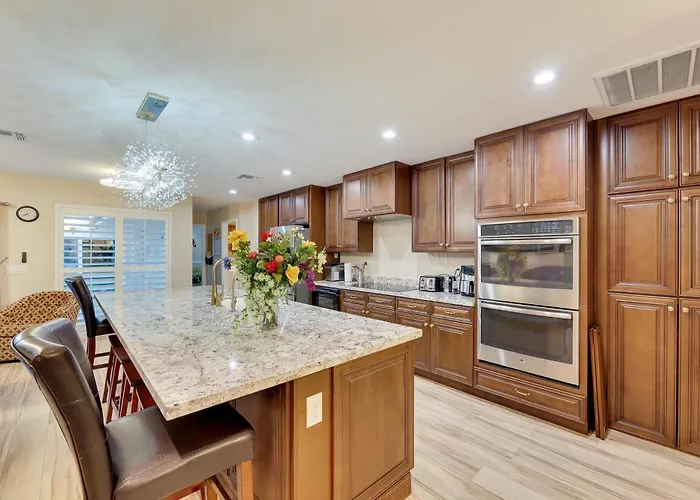Golf, Hike, Swim: Your Perfect Desert Oasis Escape Holiday home